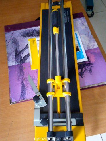 Tile cutter